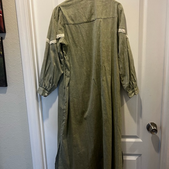 Tuckernuck Pomander Place Sage classic dress with Ivory Lace - Picture 4 of 5